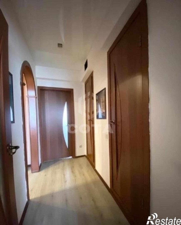 4-комн квартира Победы б-р, 9