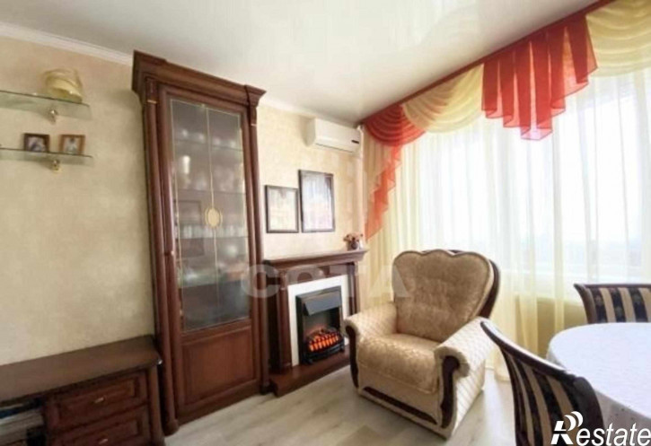 4-комн квартира Победы б-р, 9