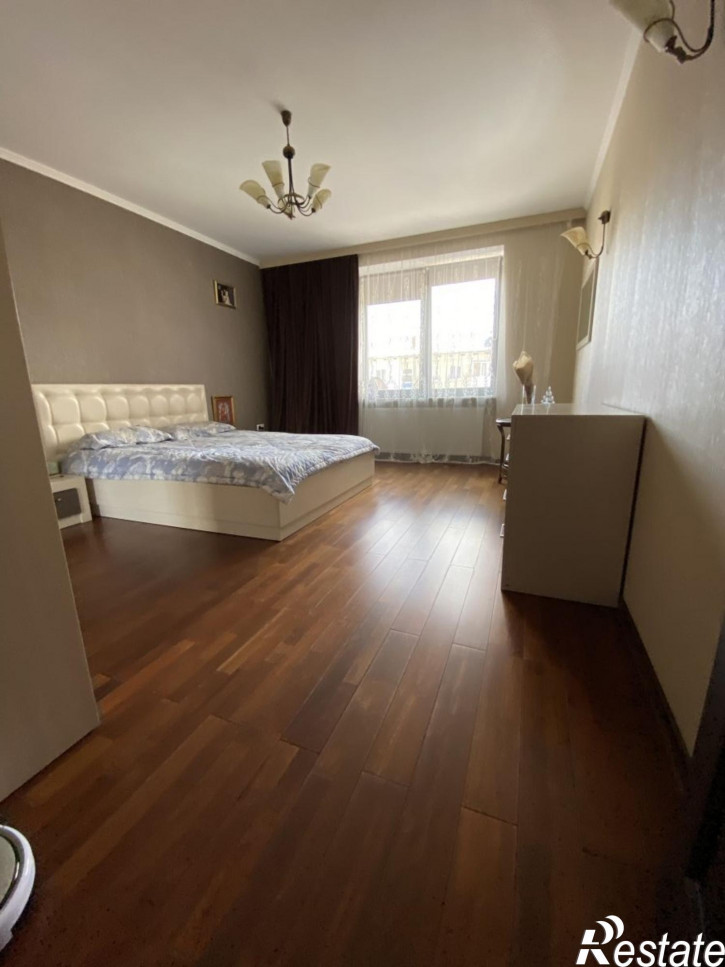 3-комн квартира Банковская ул, 12 а