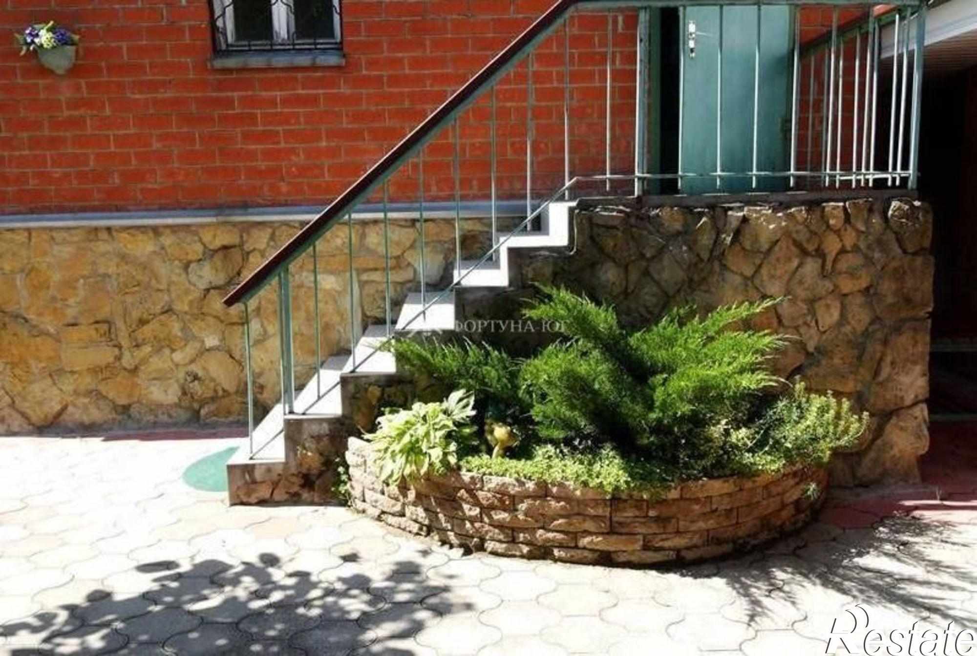 Купить дачу, дом, коттедж за 25 000 000 рублей на ул Кати Соловьяновой