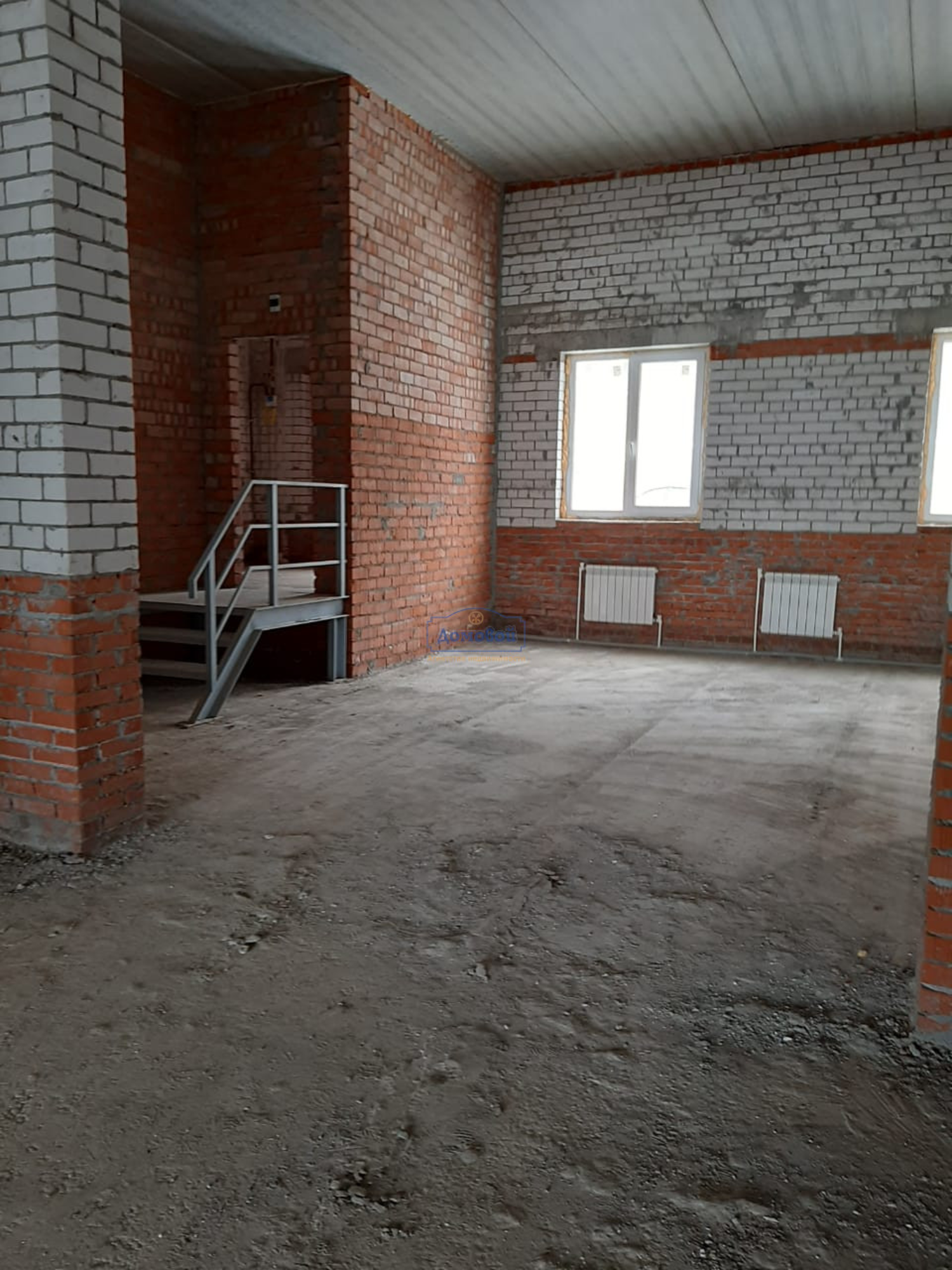 Сдать торговое помещение за 1 200 рублей на ул. Братьев Луканиных