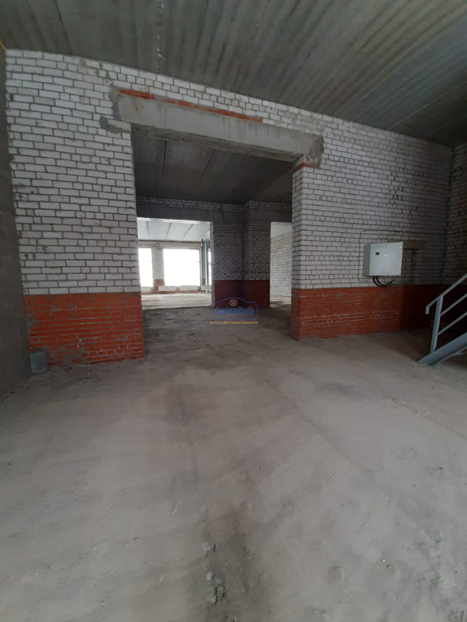 Сдать торговое помещение за 1 200 рублей на ул. Братьев Луканиных