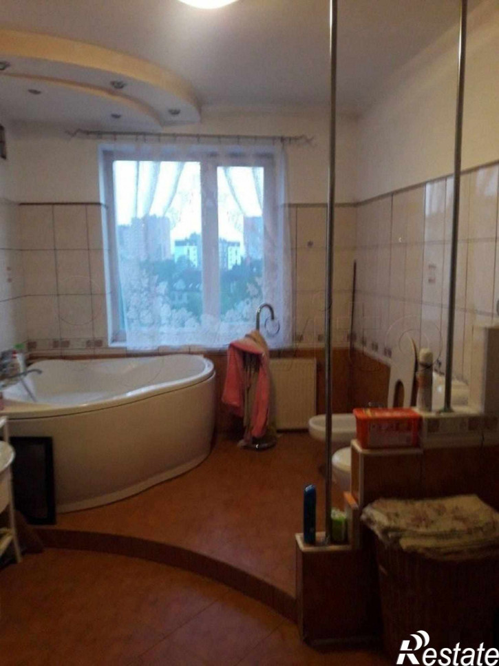 3-комн квартира Стрелковая ул, 1
