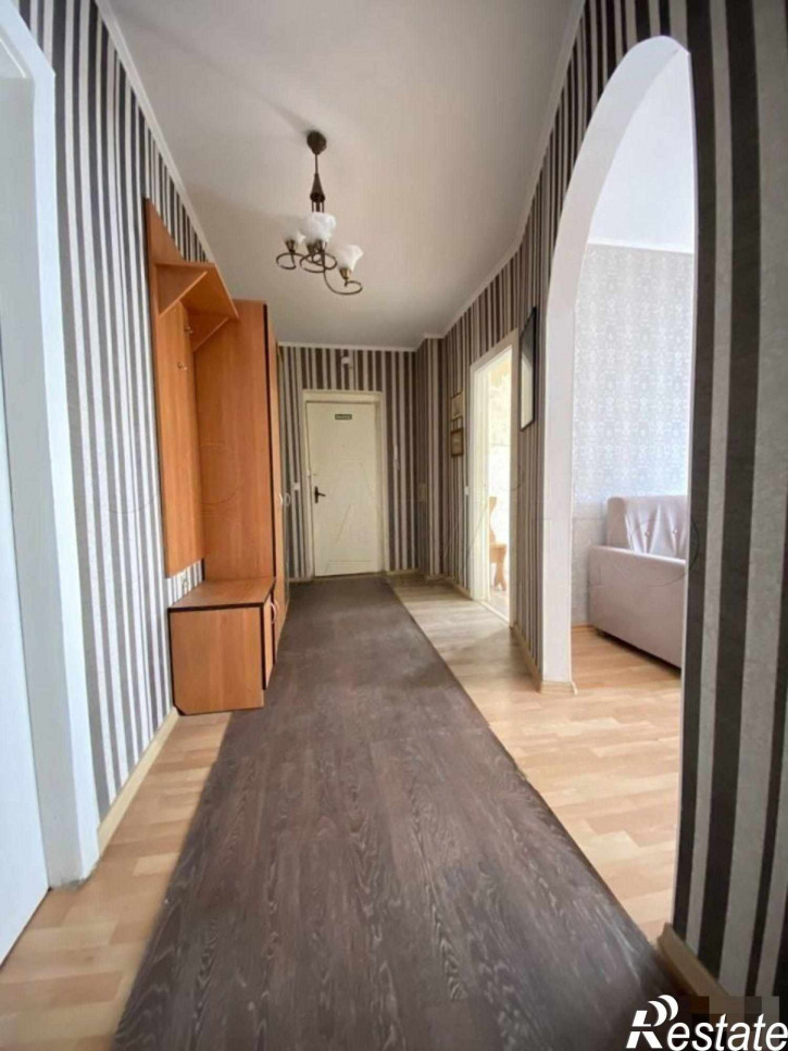 4-комн квартира Космонавта Леонова ул, 64