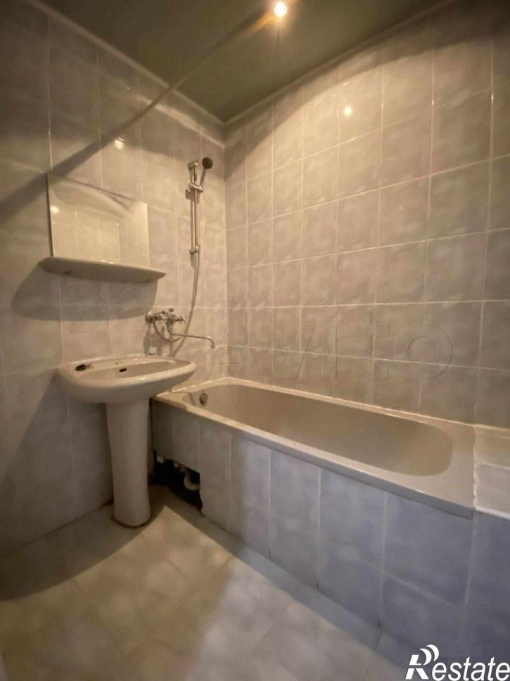 4-комн квартира Космонавта Леонова ул, 64