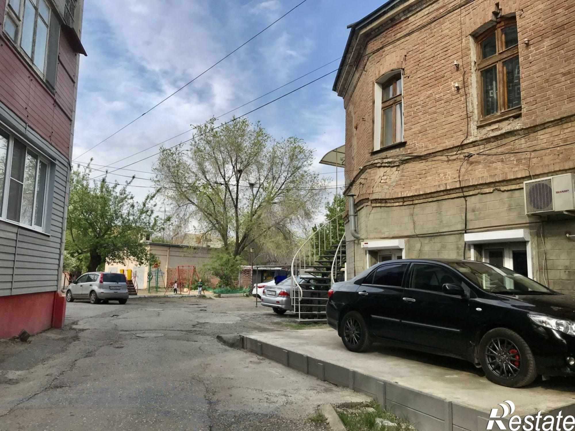 Купить гараж, место в паркинге за 250 000 рублей на г. Астрахань, р-н Кировский, Набережная 1 Мая, 15