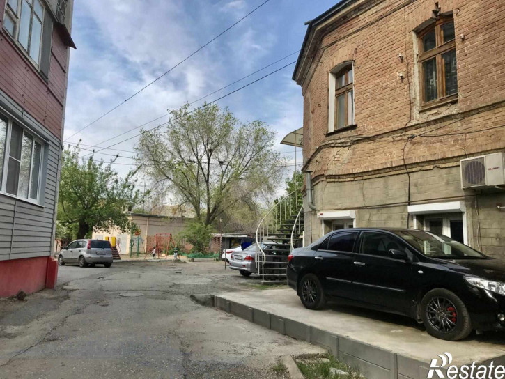 Гараж/парковка г. Астрахань, р-н Кировский, Набережная 1 Мая, 15