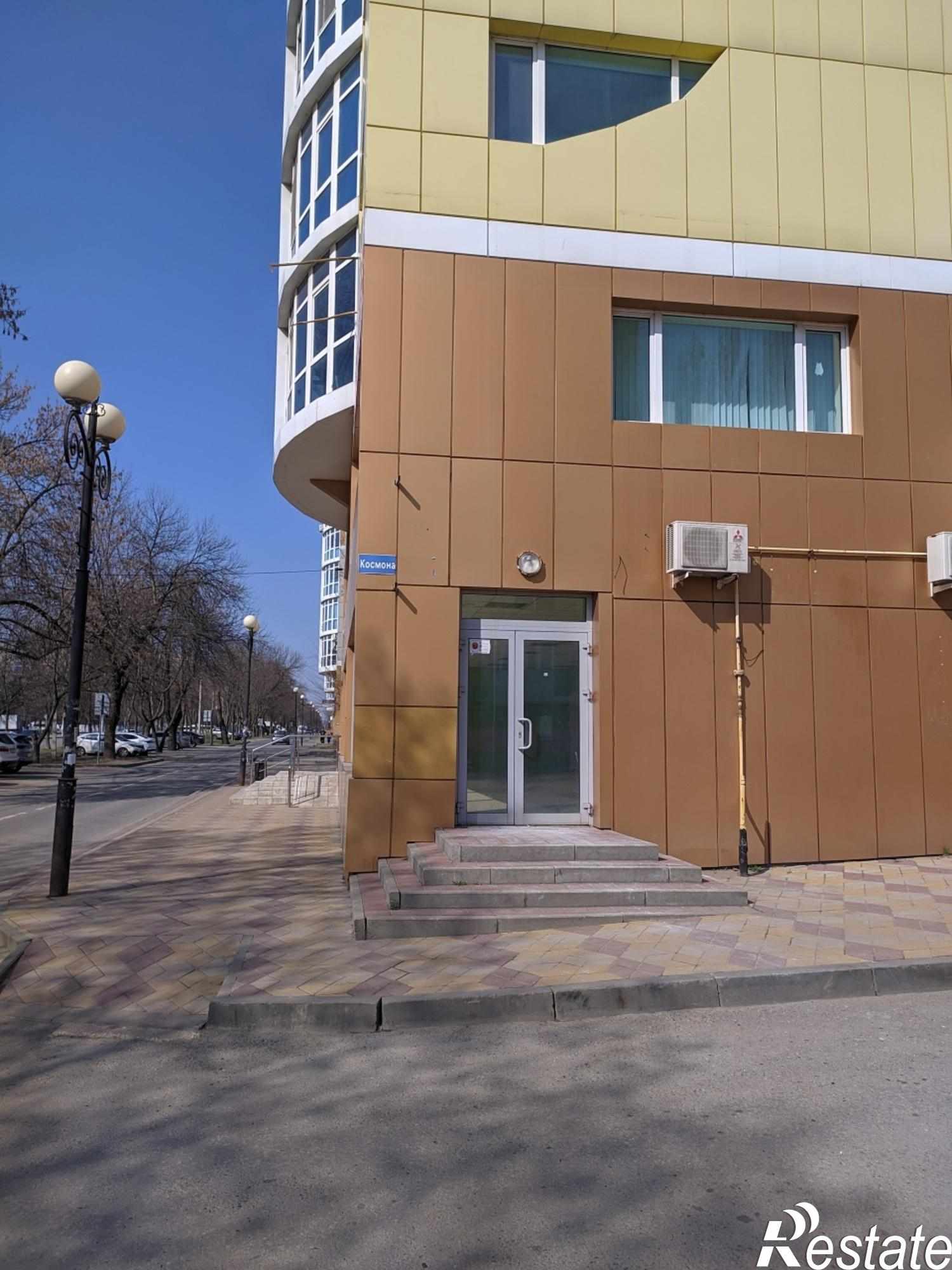Сдать торговое помещение за 90 000 рублей на ул. Космонавтов, д. 18/1