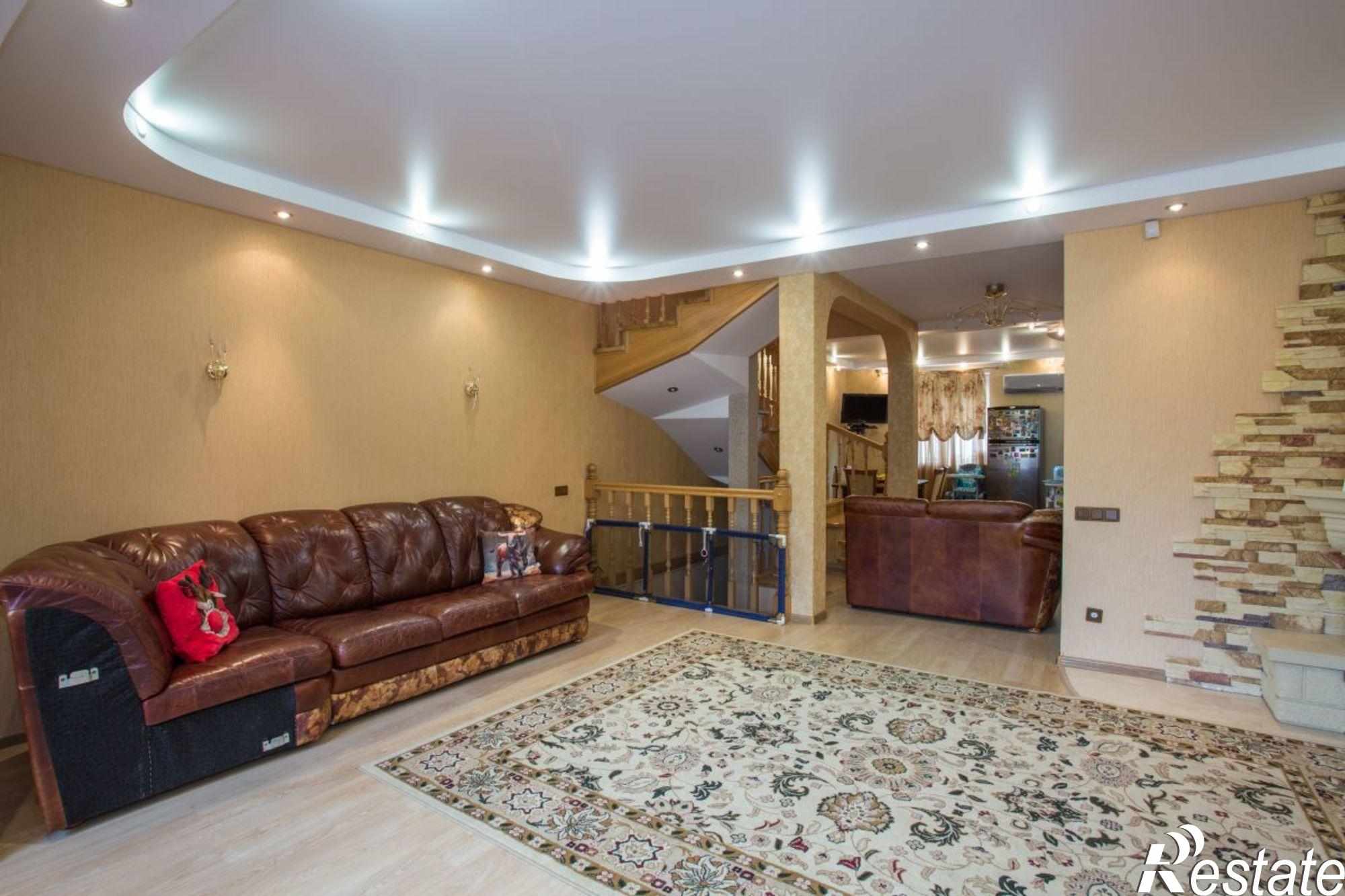 Купить дачу, дом, коттедж за 36 100 000 рублей на А.Невского ул
