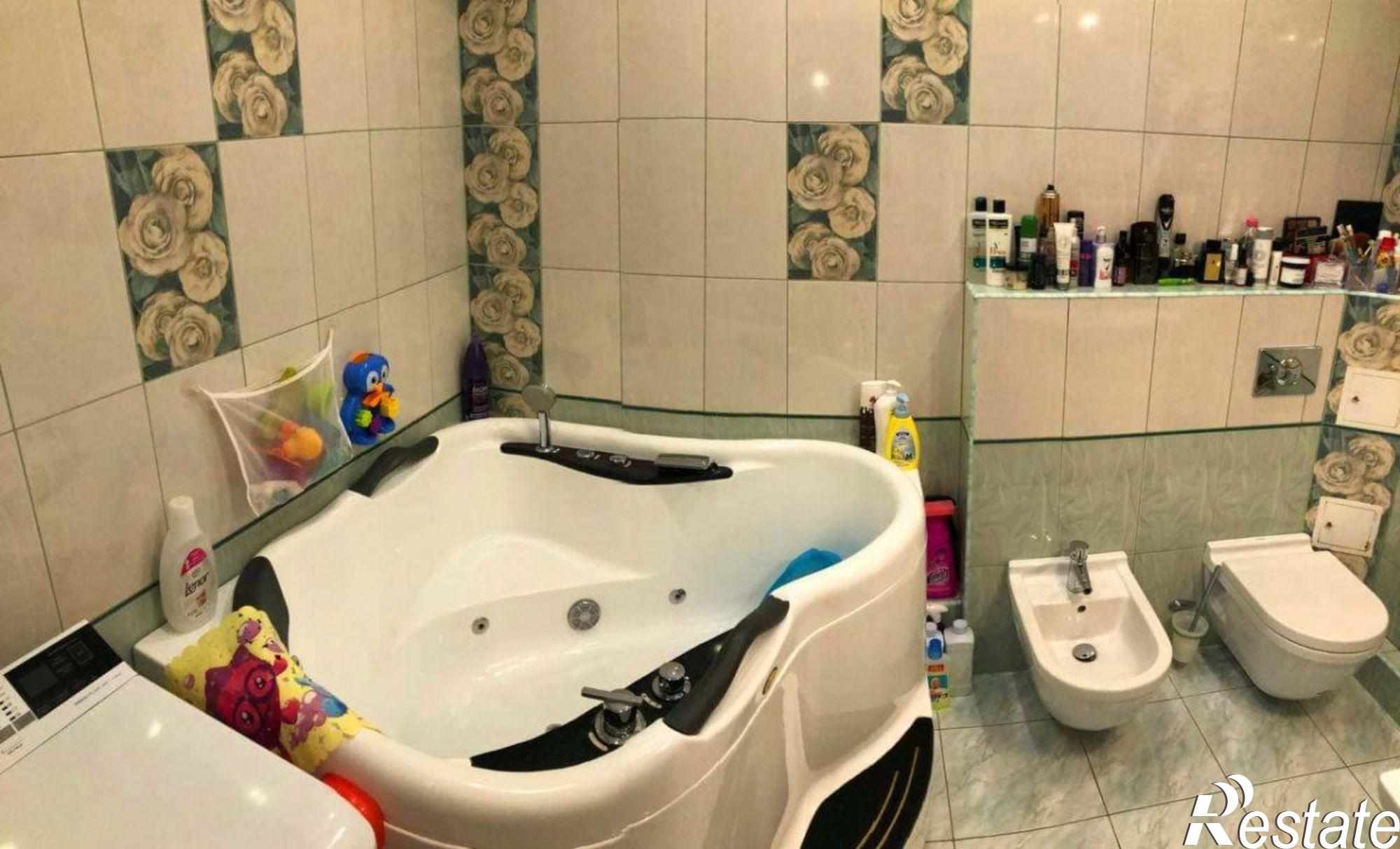 Купить квартиру за 5 200 000 рублей на О.Кошевого ул, 5