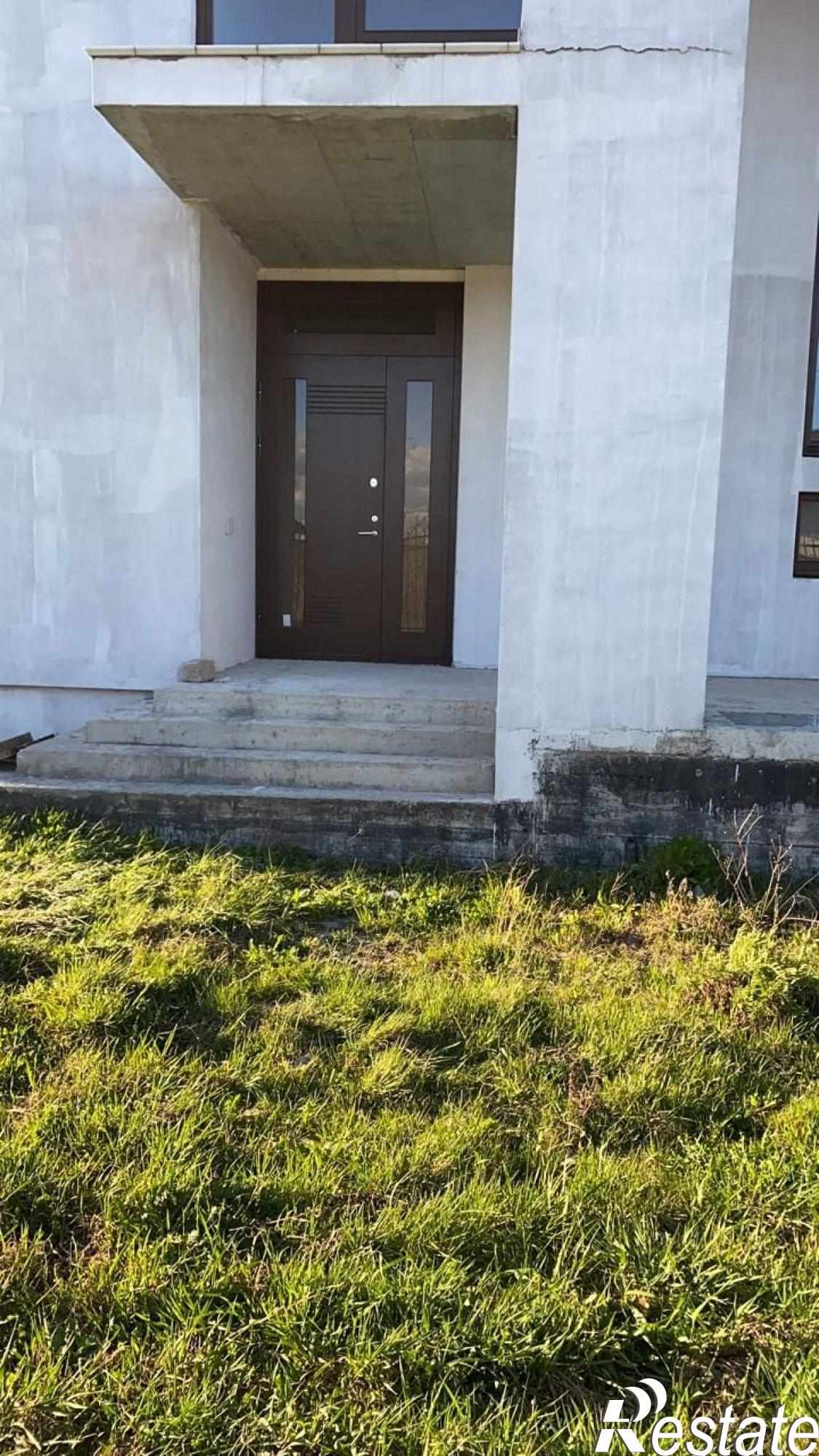 Купить дачу, дом, коттедж за 15 000 000 рублей на Золотистая ул