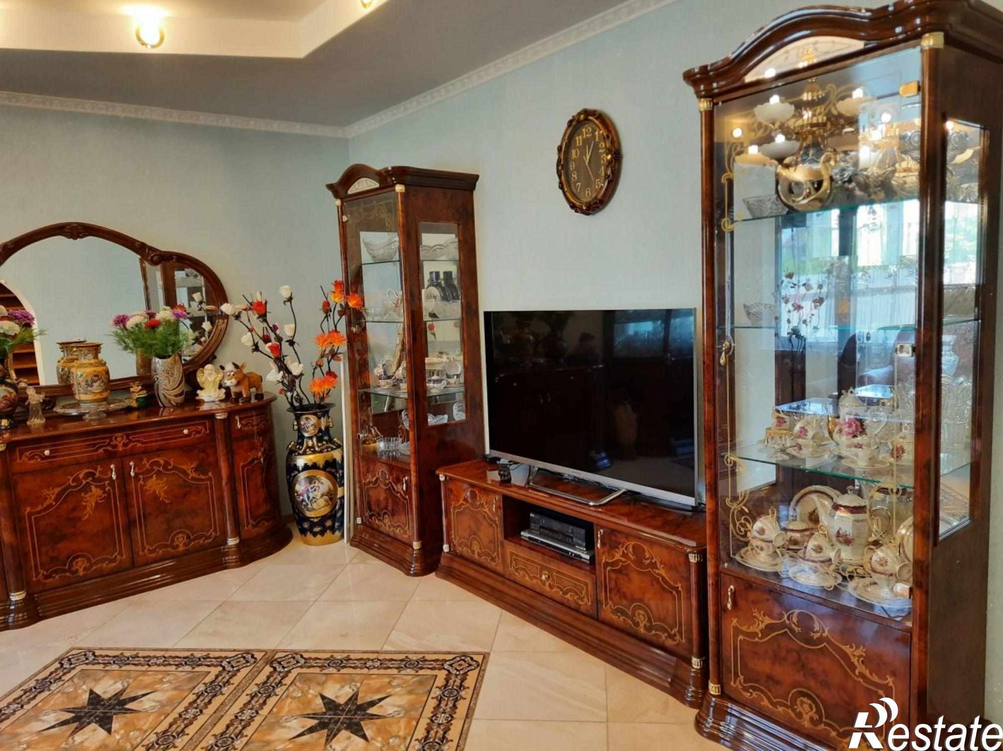 Купить дачу, дом, коттедж за 17 900 000 рублей на Российская ул