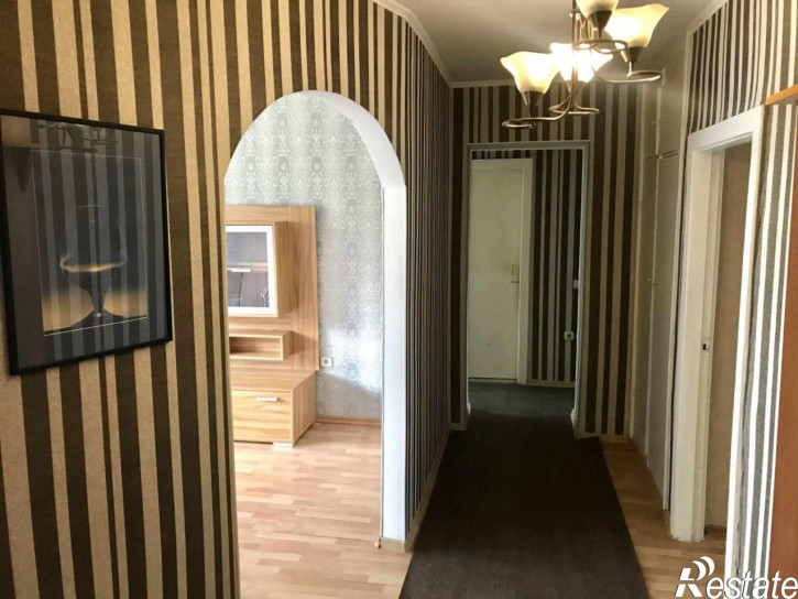 4-комн квартира Космонавта Леонова ул, 64