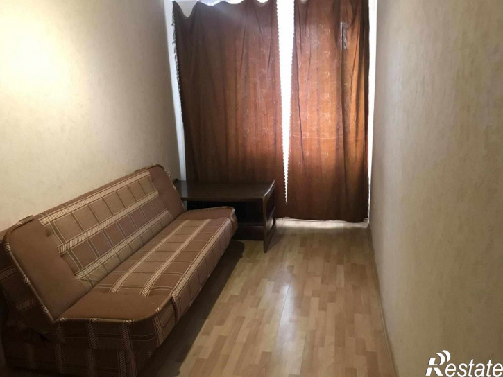 4-комн квартира Космонавта Леонова ул, 64