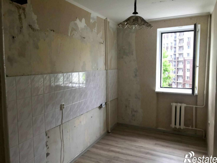 4-комн квартира Космонавта Леонова ул, 64