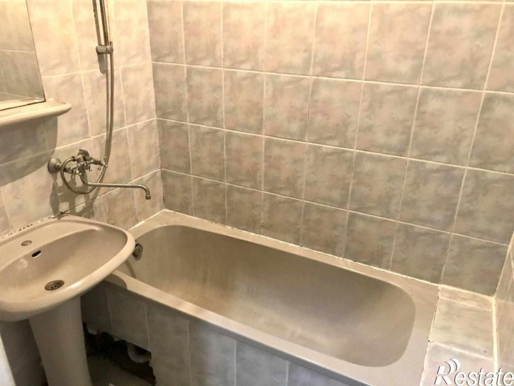 4-комн квартира Космонавта Леонова ул, 64