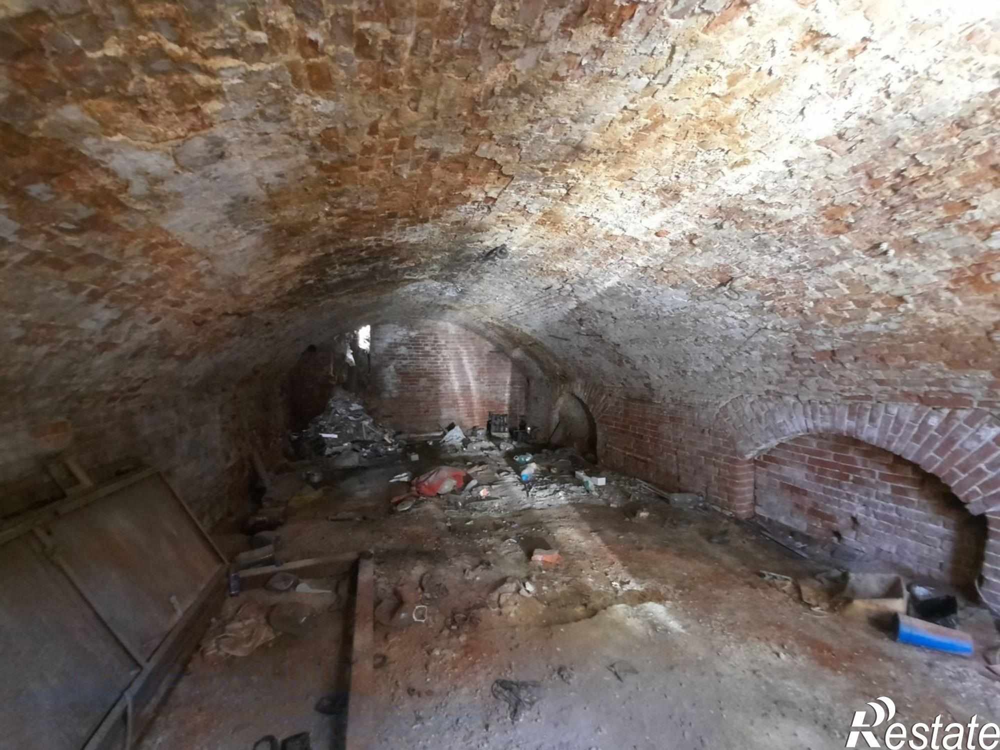 Купить гараж, место в паркинге за 3 200 000 рублей на г. Астрахань, Кировский район, ул. Красного Знамени, 5