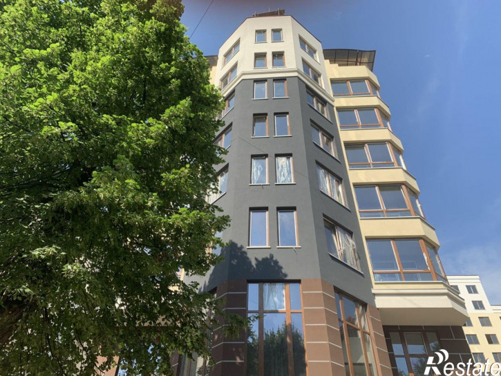3-комн квартира Космонавта Леонова ул, 49а