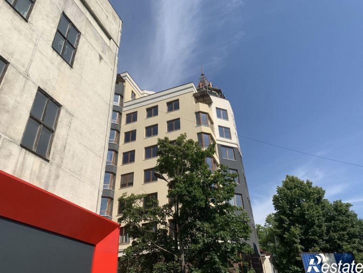 3-комн квартира Космонавта Леонова ул, 49а