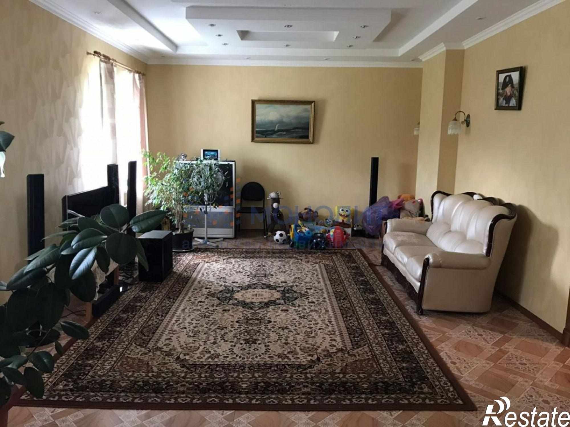 Купить дачу, дом, коттедж за 11 000 000 рублей на Строительная ул
