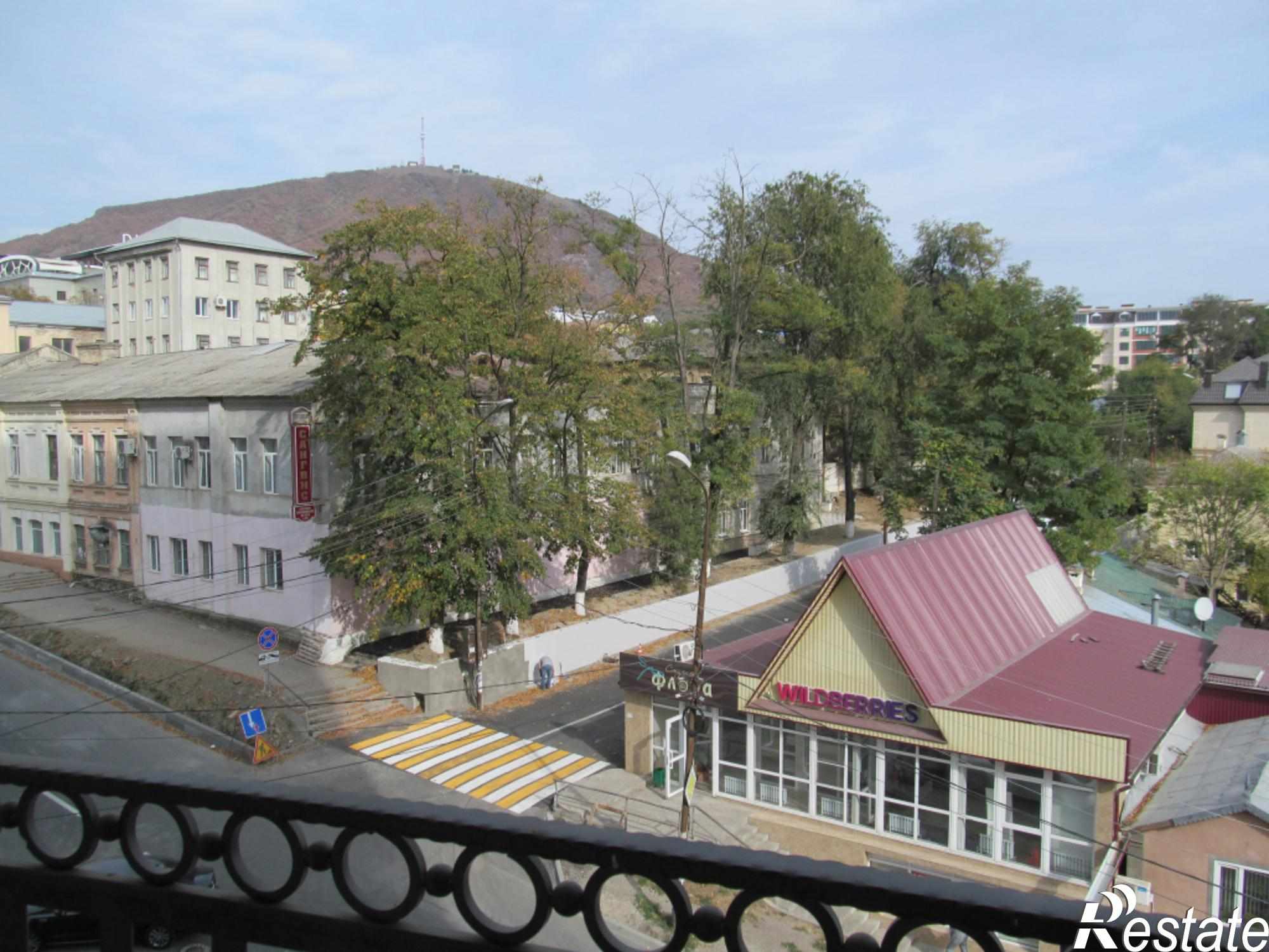 Купить квартиру за 10 000 000 рублей на Власова ул, 31