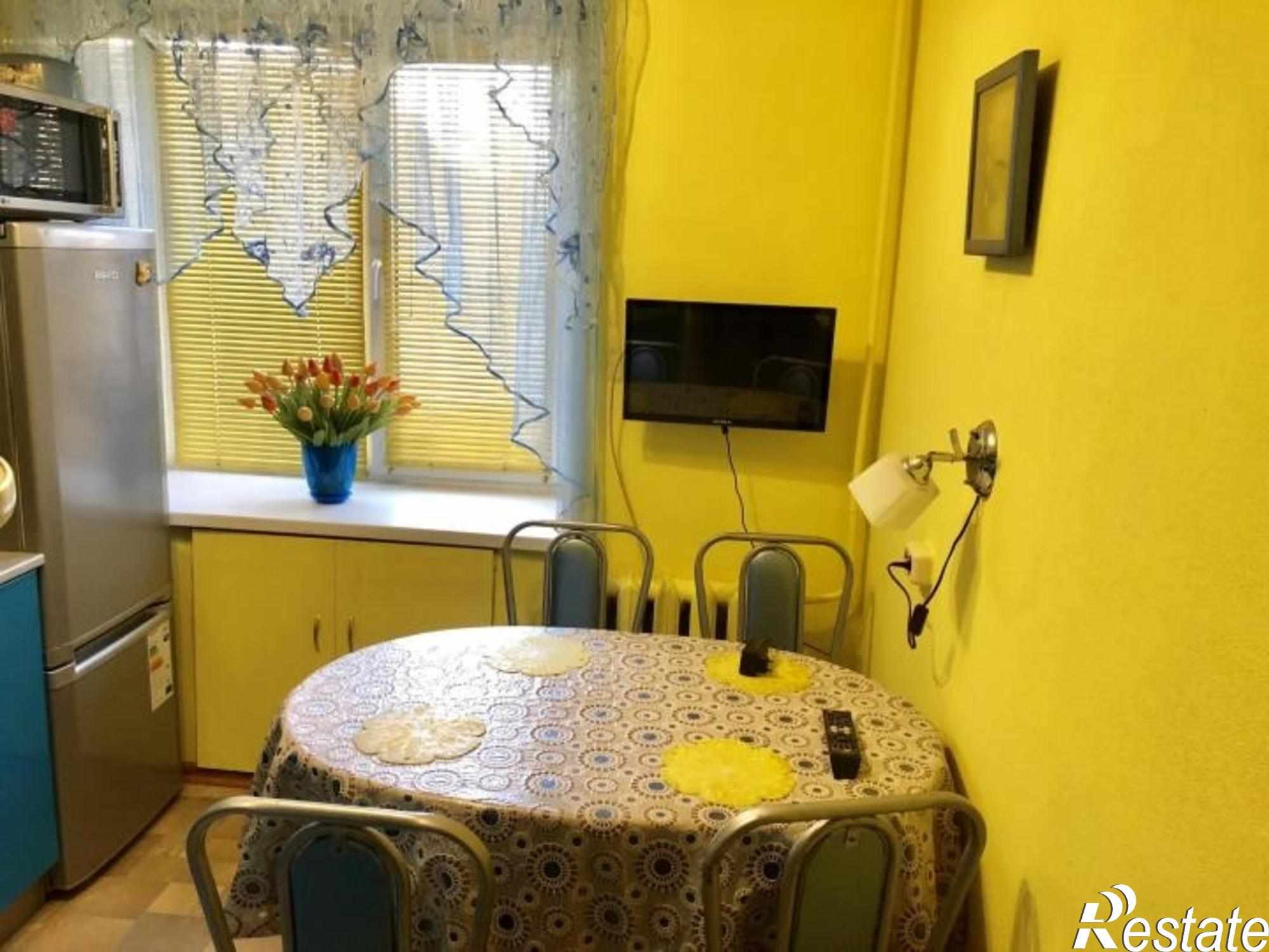 Сдать квартиру за 15 000 рублей на Почаевская ул, 10
