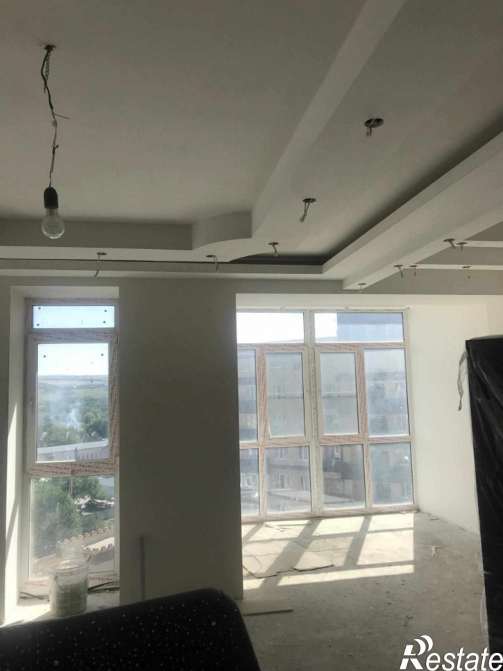 3-комн квартира Булгакова ул, 5