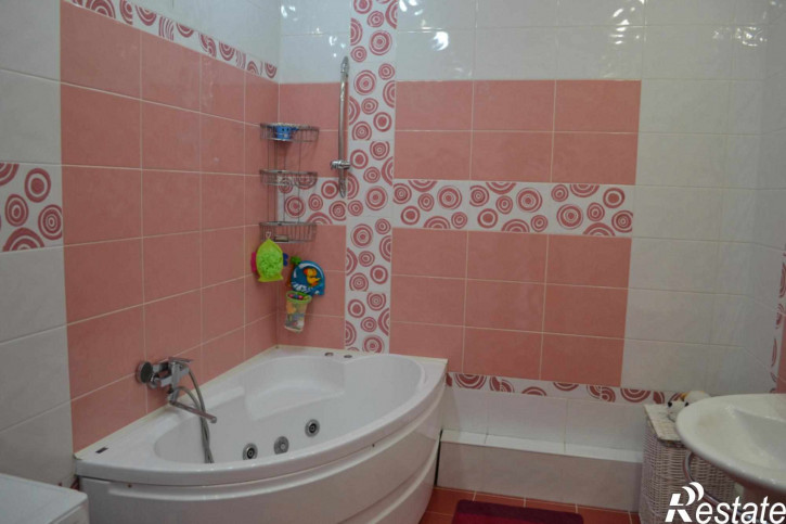 3-комн квартира Пестова ул, 24