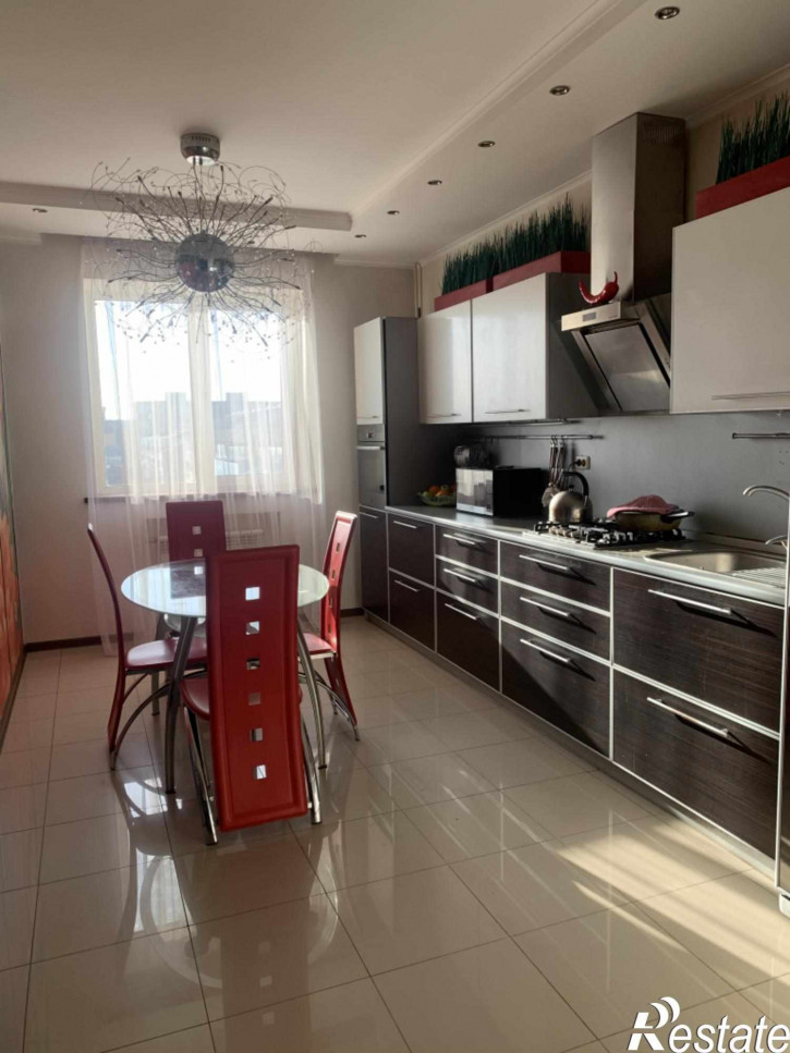 3-комн квартира Адмиральского ул, 6А