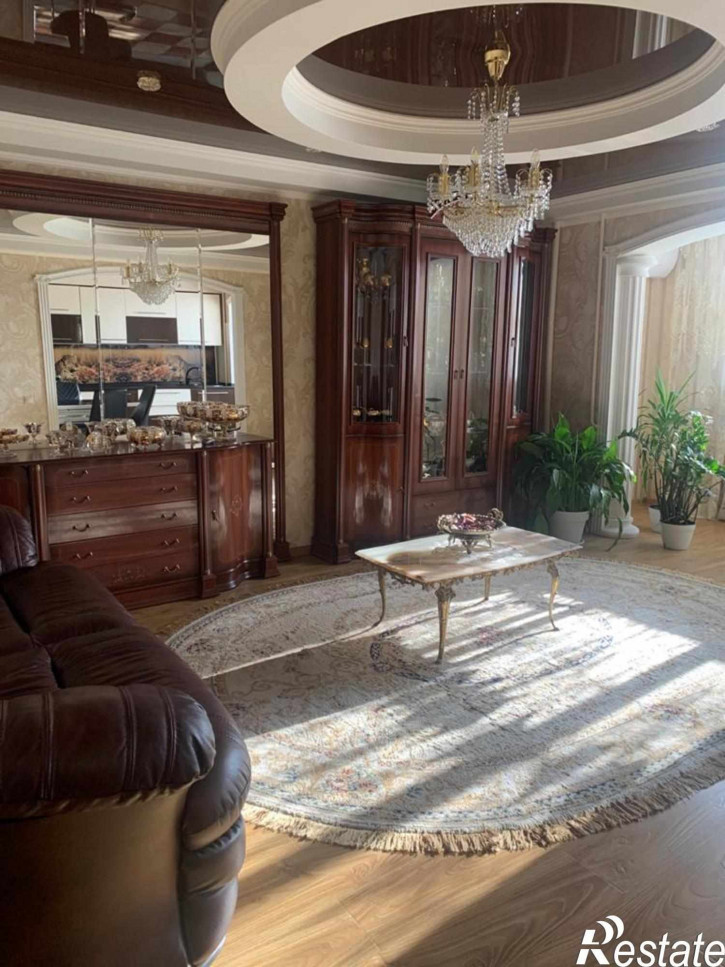 3-комн квартира Адмиральского ул, 35