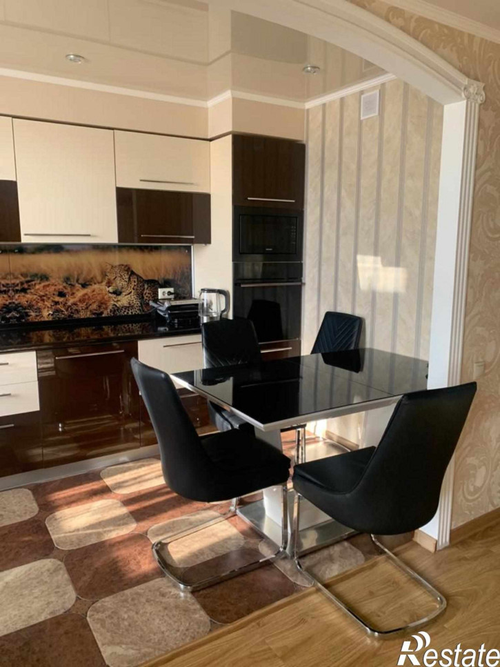 3-комн квартира Адмиральского ул, 35