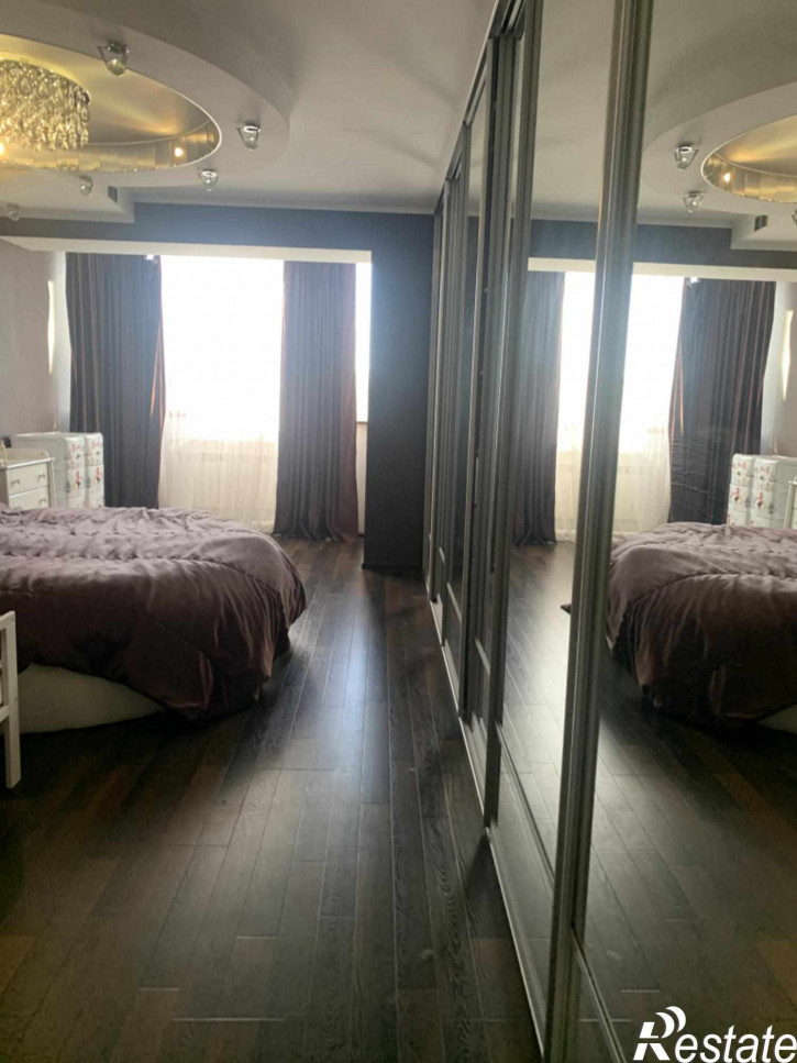 3-комн квартира Адмиральского ул, 6А