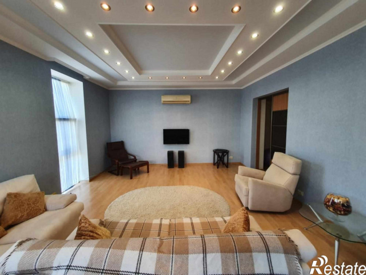 3-комн квартира Пестова ул, 24
