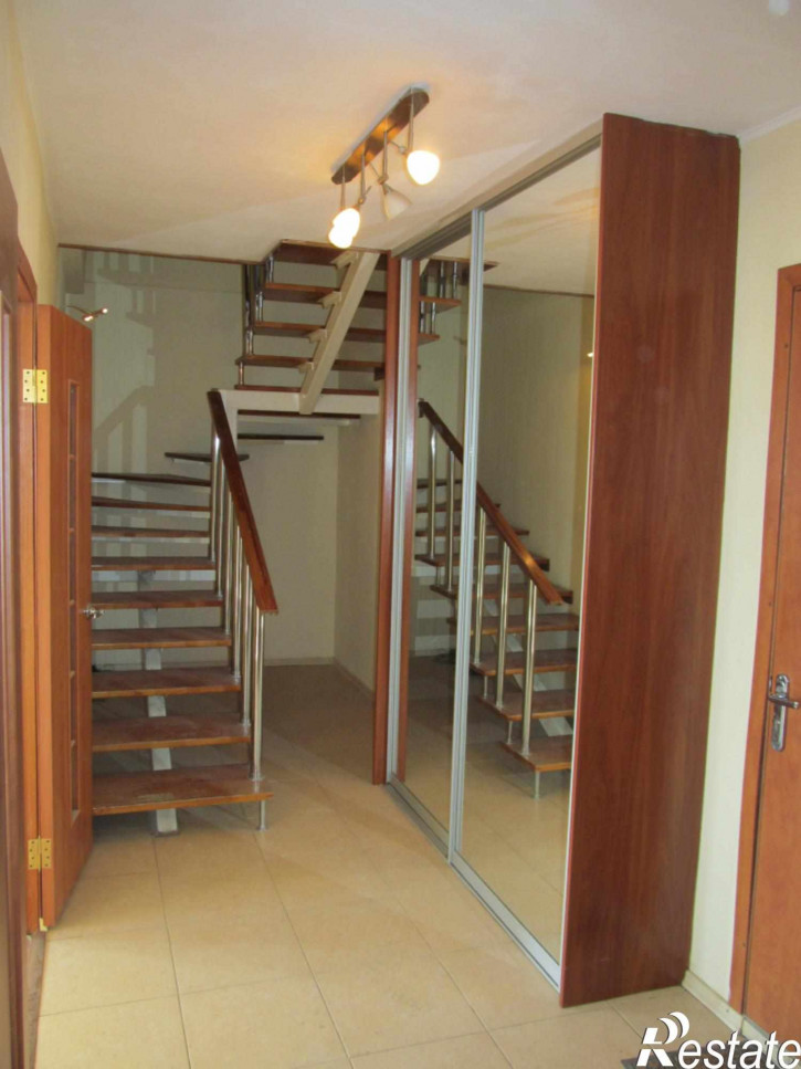 4-комн квартира Егоршина ул, 14