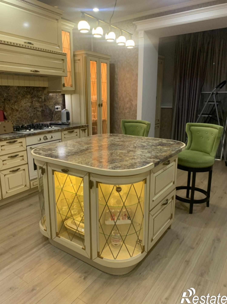 3-комн квартира Нежнова ул, 21к4