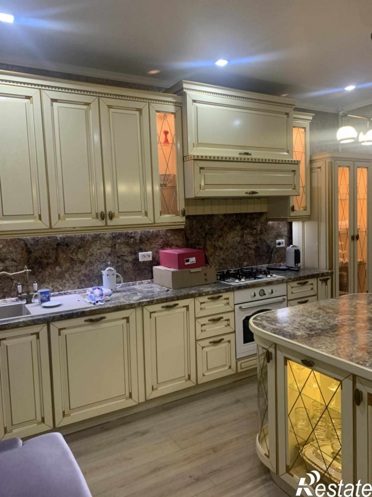 3-комн квартира Нежнова ул, 21к4