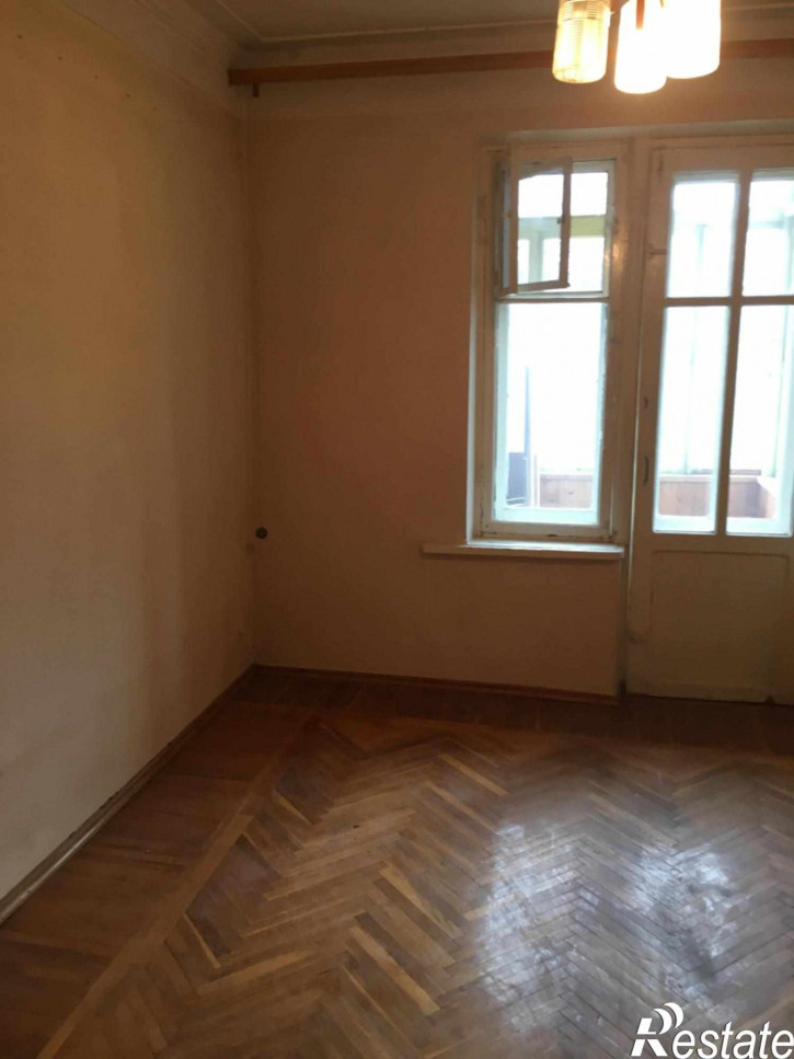 2-комн квартира Крайнего ул, 45