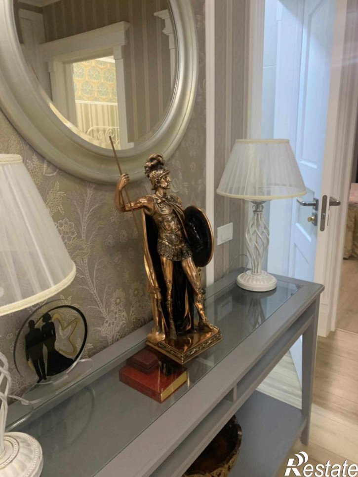 3-комн квартира Нежнова ул, 21к4