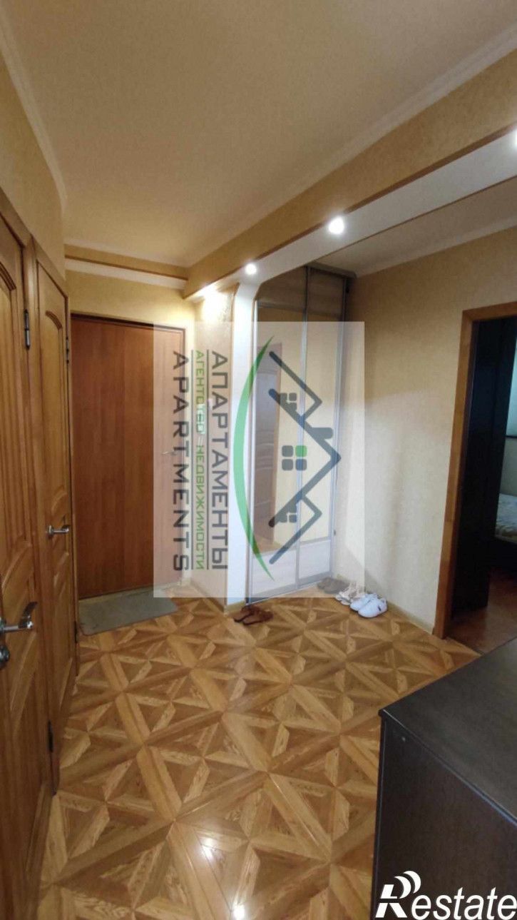 3-комн квартира Адмиральского ул, 8