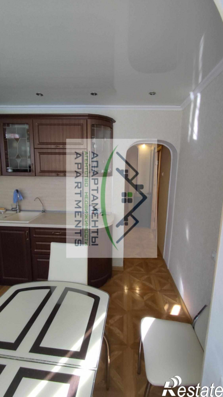 3-комн квартира Адмиральского ул, 8