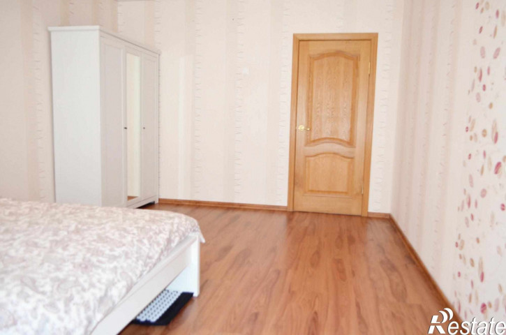 3-комн квартира Днепровский пер, 122
