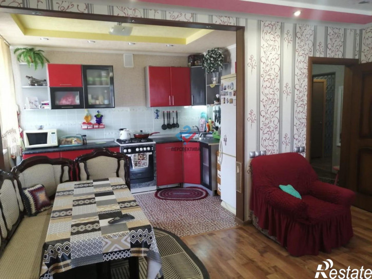 4-комн квартира улица Яблочкова, 44