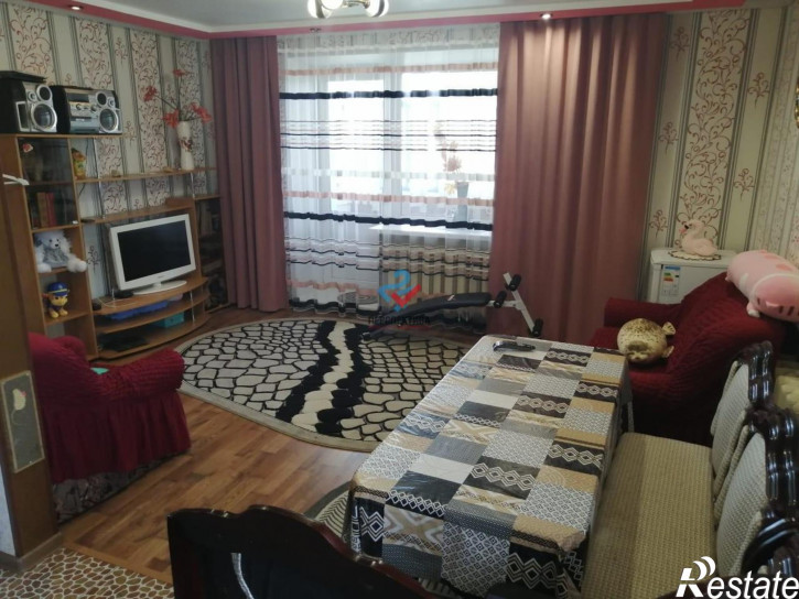 4-комн квартира улица Яблочкова, 44