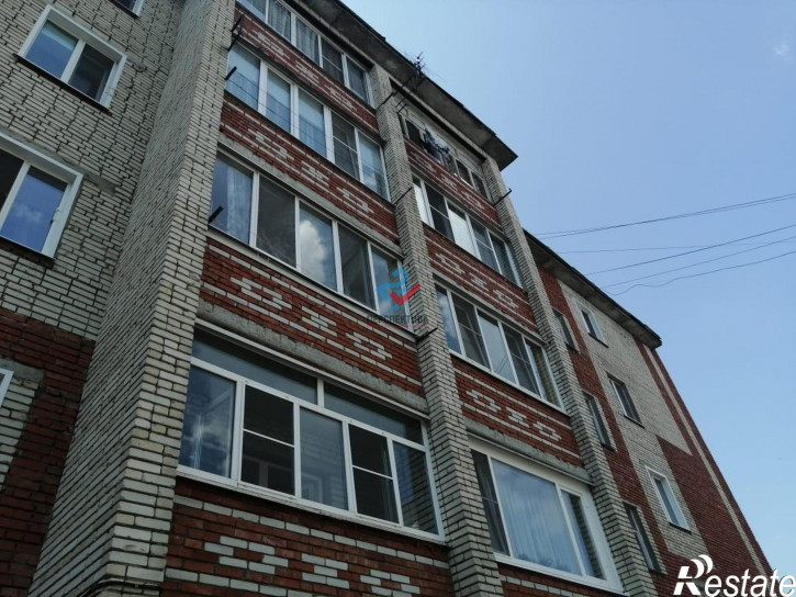 4-комн квартира улица Яблочкова, 44