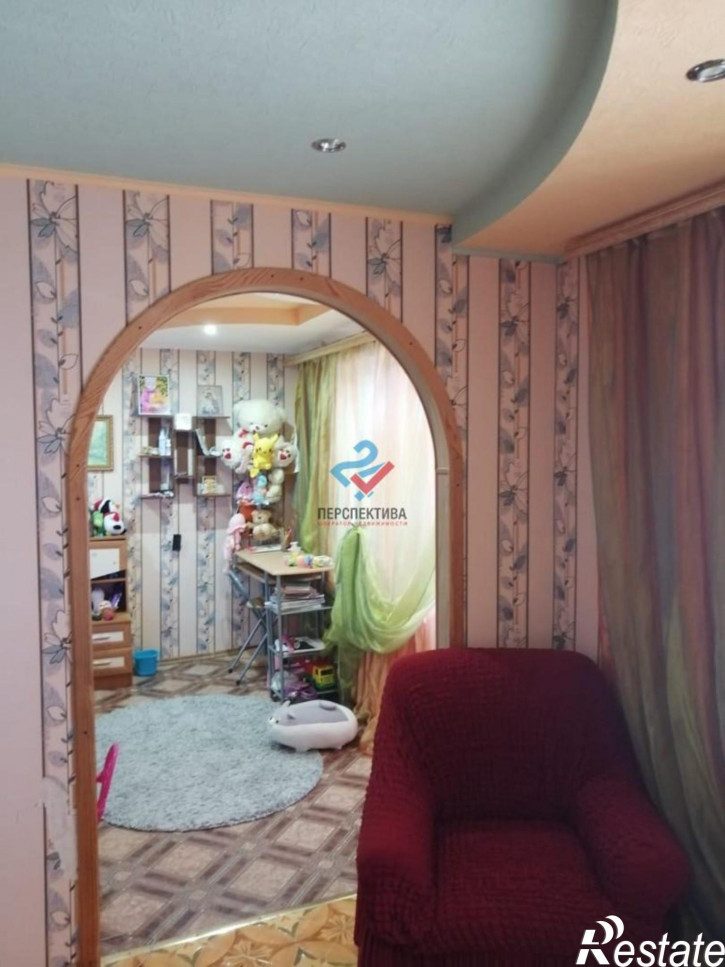 4-комн квартира улица Яблочкова, 44