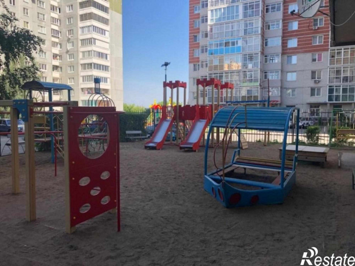 4-комн квартира Б. Хмельницкого ул, 38