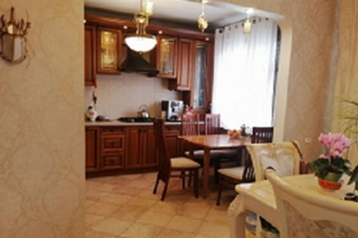 5-комн квартира Южный б-р, 37