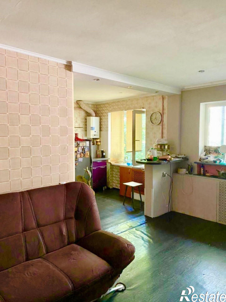 2-комн квартира Космонавта Леонова ул, 70