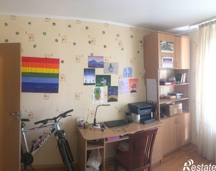 2-комн квартира Генерала Челнокова ул, 32