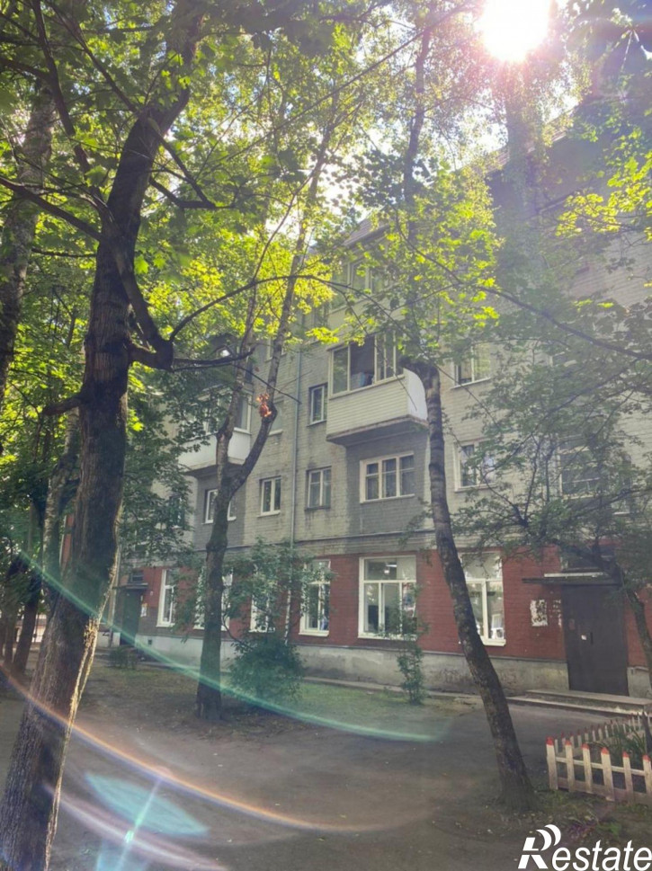 2-комн квартира Космонавта Леонова ул, 70
